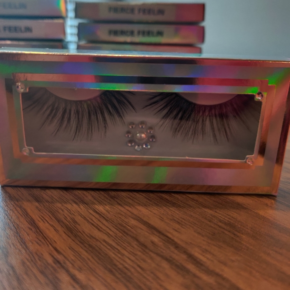 Lashes - Picture 2 of 3